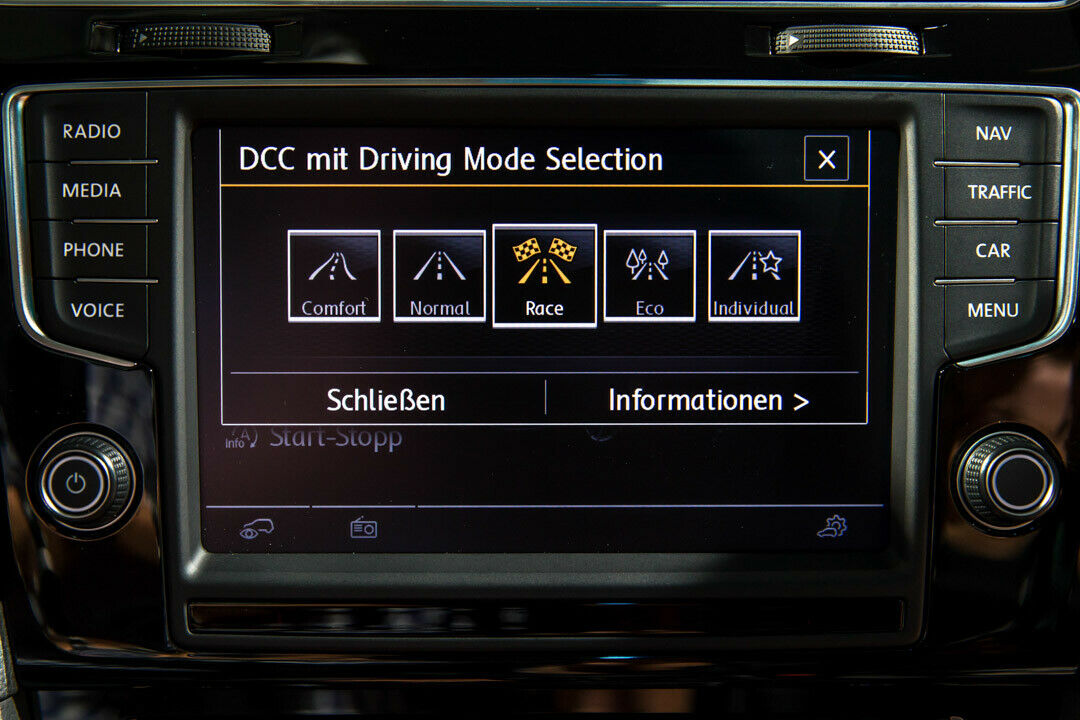 Ein zusätzlicher Fahrmodus im Golf R: "Race". Das große Navi kostet Aufpreis