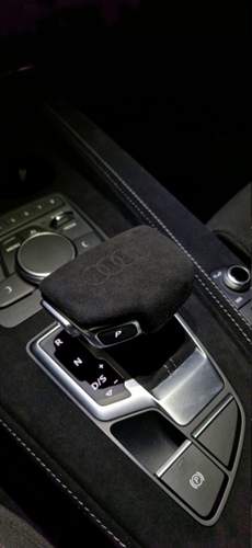 Audi Ringe auf Schaltknauf graviert.