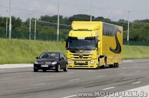 718219-1301853-425-279-safety-actros-travego-04