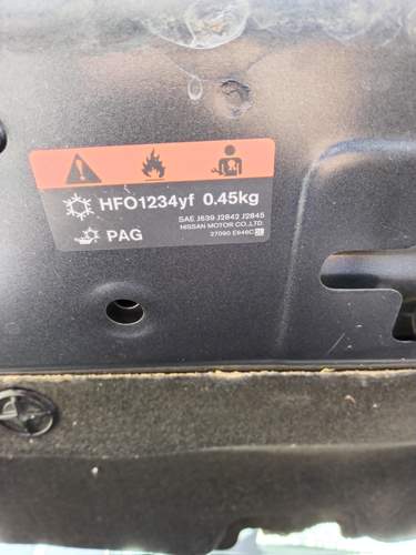 Information unter Motorhaube. Bedeutung?