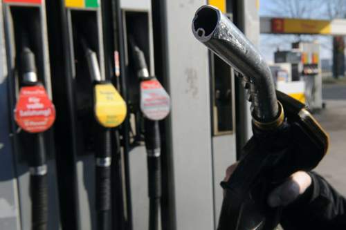 Bei den meisten Benzinern ist der Einfüllstutzen schmaler als die Diesel-Zapfpistolen