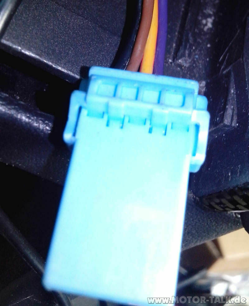Was sind das für Stecker in der Mittelkonsole?