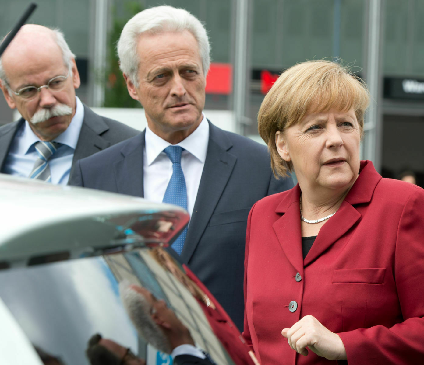 Sie sprachen in Berlin zum Thema Elektromobilität: Daimler-Chef Dieter Zetsche, Verkehrsminister Peter Ramsauer, Bundeskanzlerin Angela Merkel