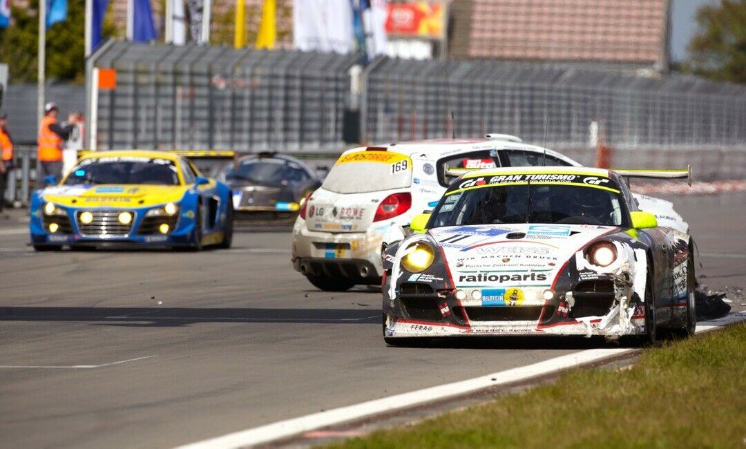 2012 krachte beim 24-Stunden-Rennen ein Clio in das Heck des Manthey-Porsche. Die Motorsport-Firma ist ebenfalls am Ring ansässig