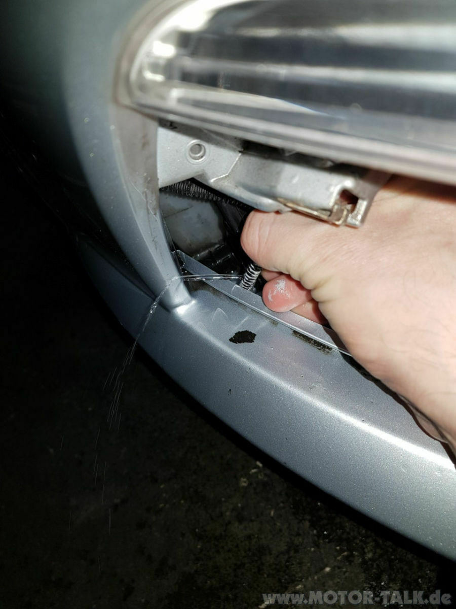 Waschwasserbehälter Schlauch reparieren. Bräuchte ein paar Tipps.