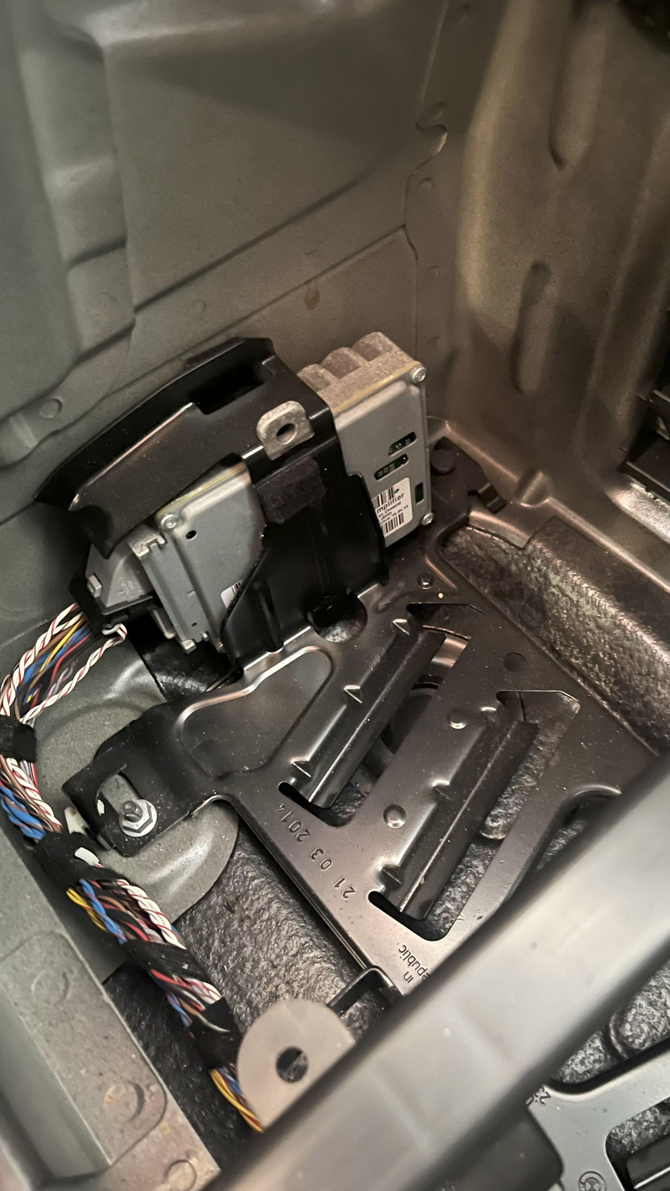 Wasi ist diese Komponente (Amplifier im F33)