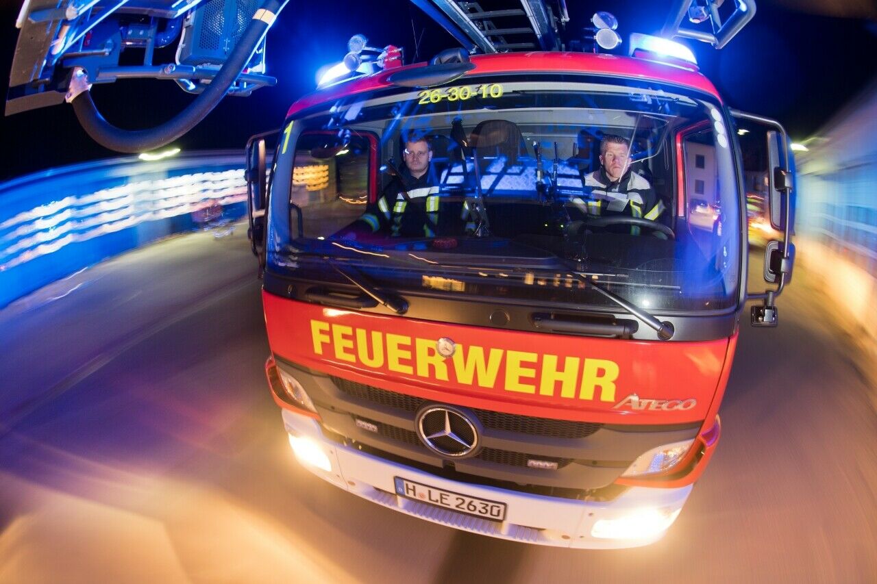 Ein Feuerwehrmann hatte nach einem tödlichen Unfall auf der A3 Schaulustige mit Wasser bespritzt