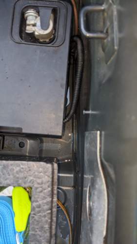 Audi TT 8J Wasser in der Batteriemulde