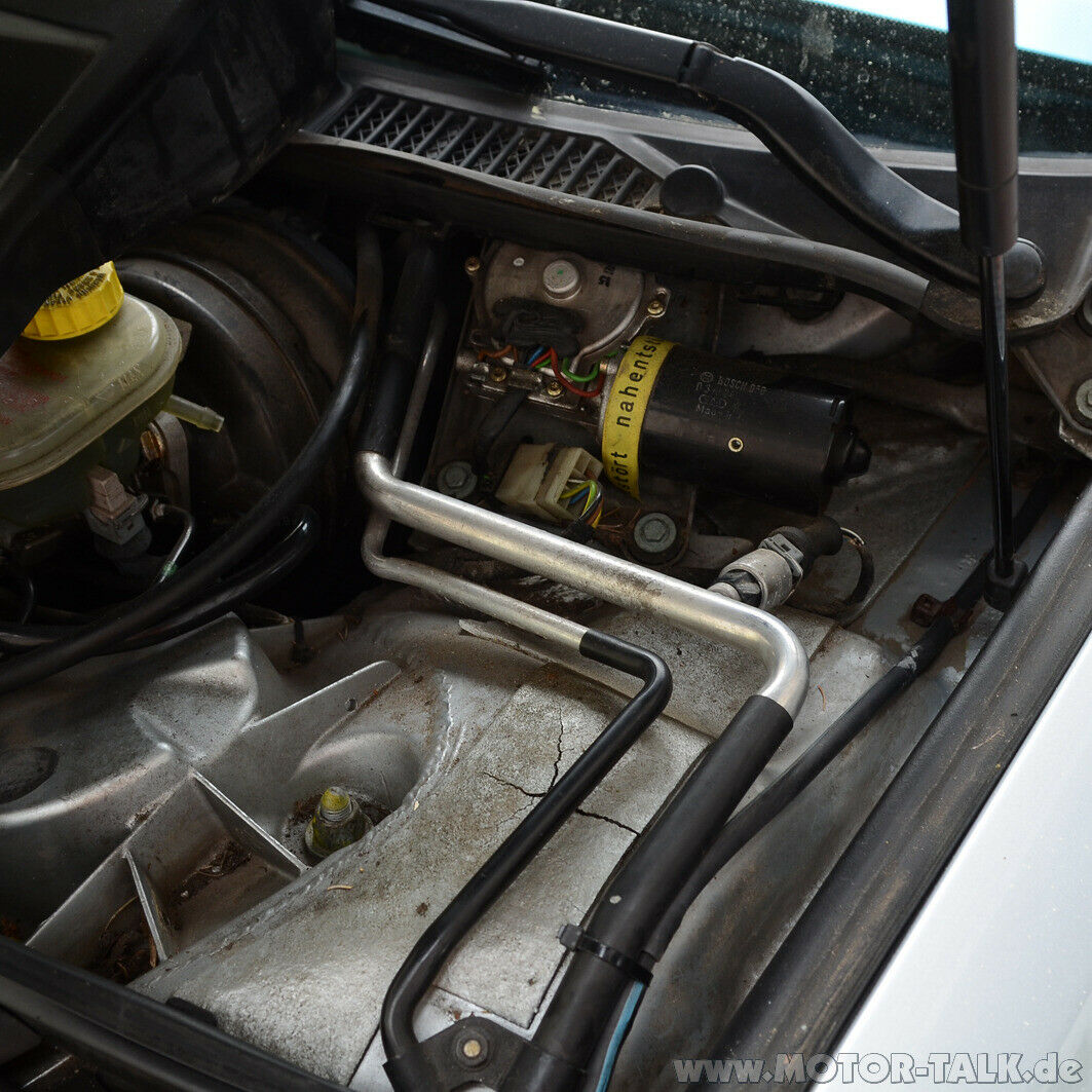 Wasser Rechts/Links im motorraum?