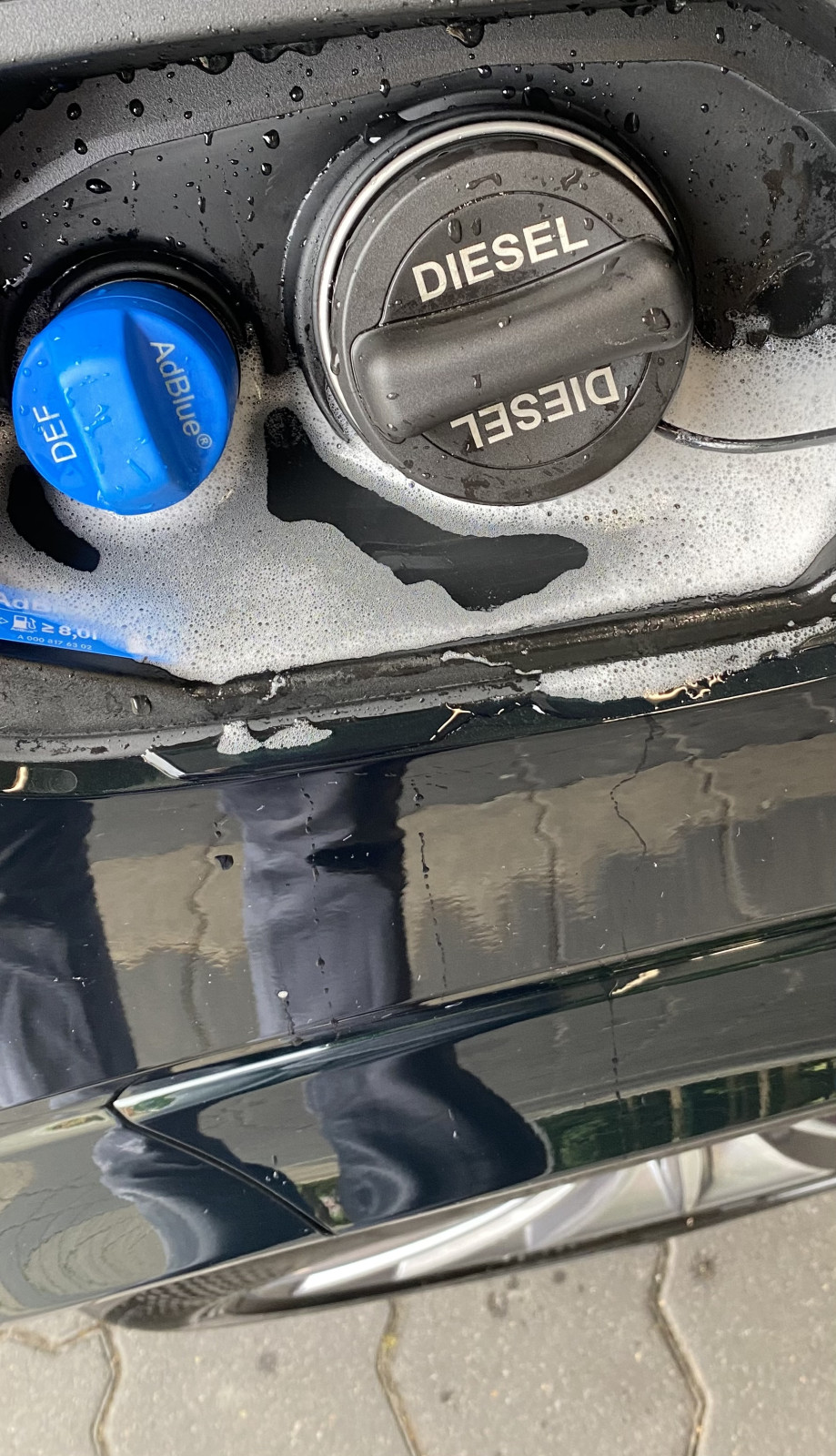 Wasser unterhalb des Tankstutzens