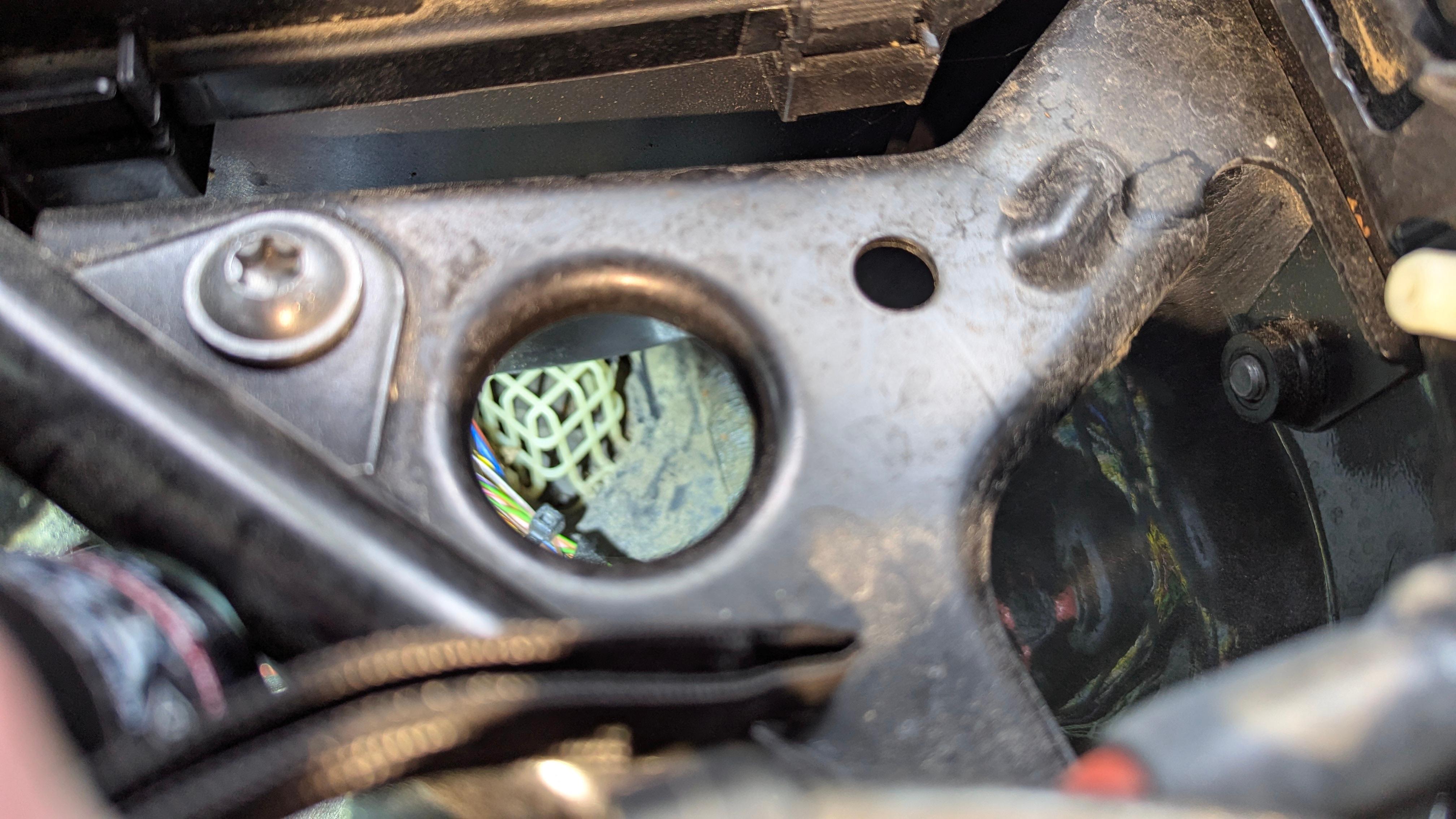 Wasserabläufe Frontscheibe im Motorraum