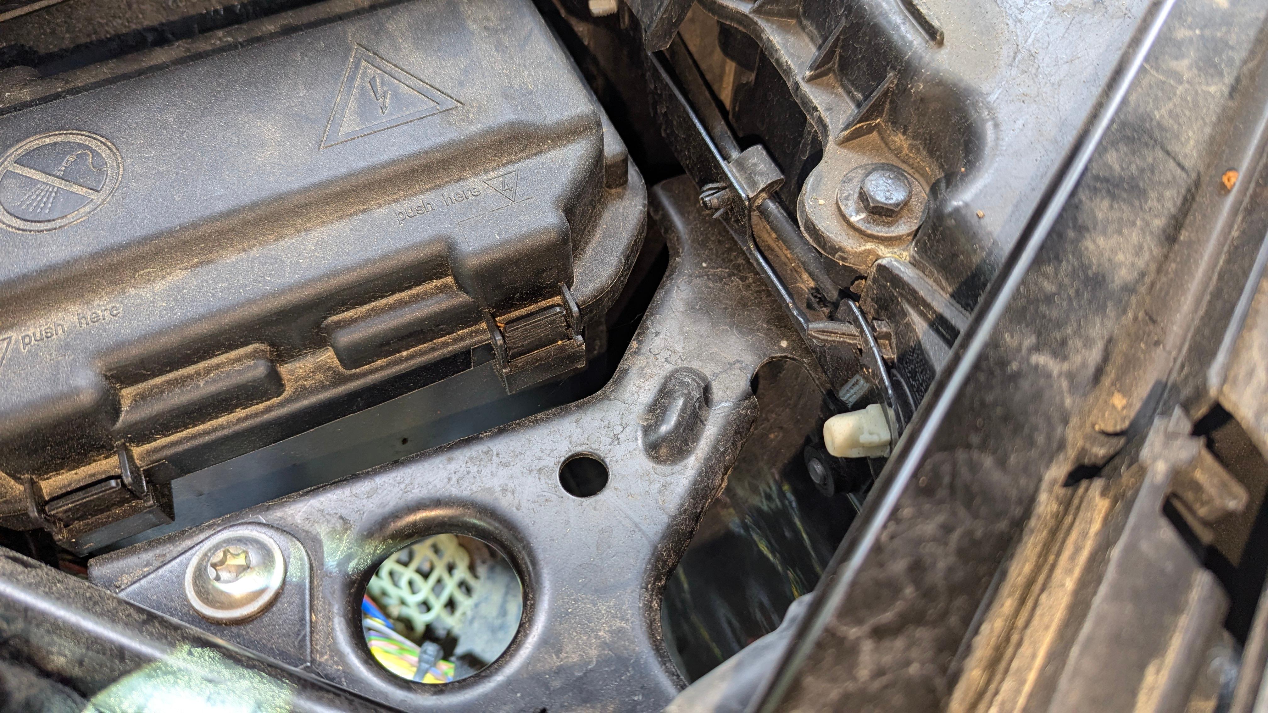 Wasserabläufe Frontscheibe im Motorraum