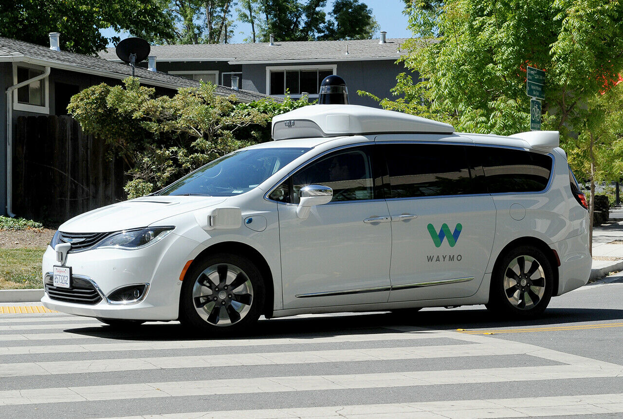 Die Google-Firma Waymo hat für seine Flotte autonomer Fahrzeuge 62.000 Minivans des Modells Pacifica bei Fiat-Chrysler geordert