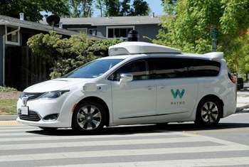 Die Google-Firma Waymo hat für seine Flotte autonomer Fahrzeuge 62.000 Minivans des Modells Pacifica bei Fiat-Chrysler geordert