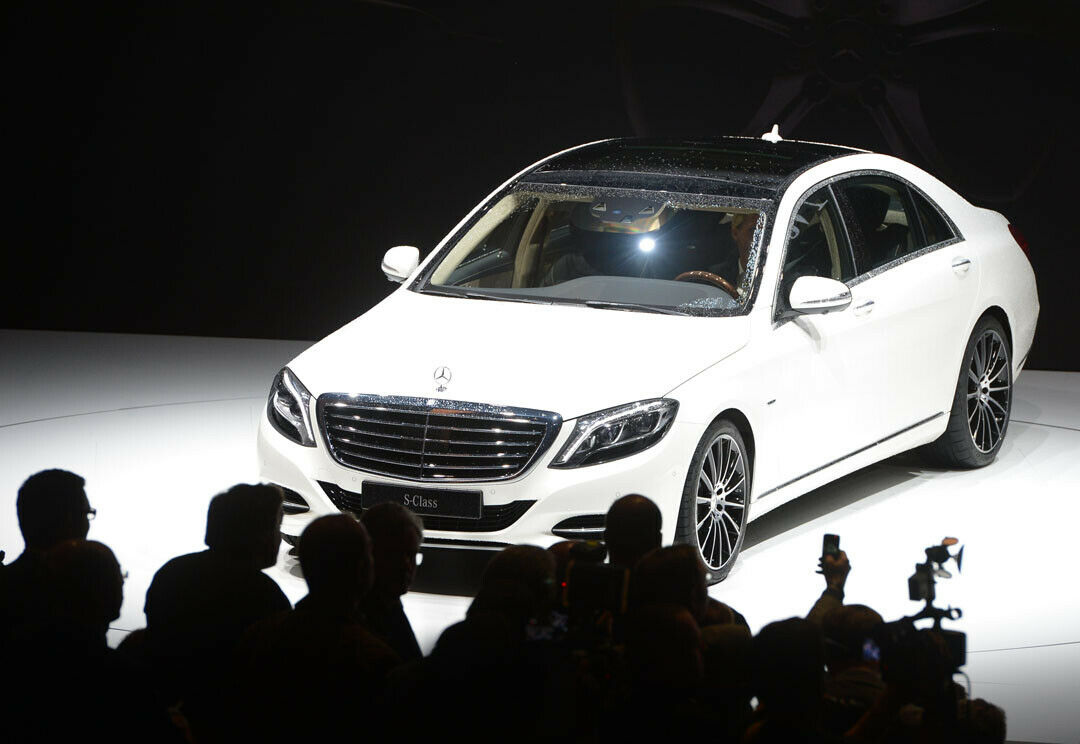 Die neue S-Klasse am 15.05.2013 in Hamburg bei ihrer Weltpremiere. Der Autobauer Daimler muss wegen irreführender Angaben die Werbung für seine S-Klasse stoppen