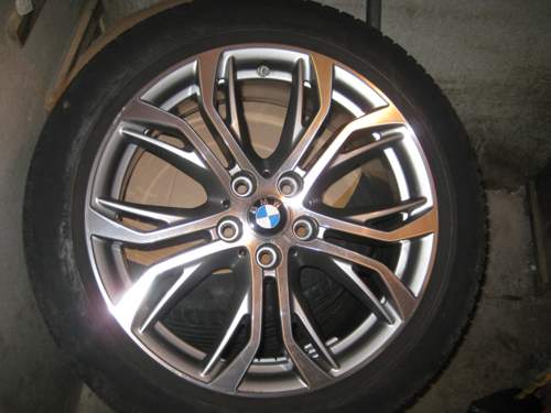 BMW-Felge mit Pirelli
