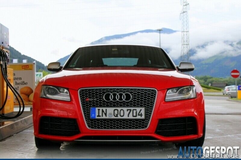 Welche Farbe beim RS5 Misanorot oder Sepangblau?
