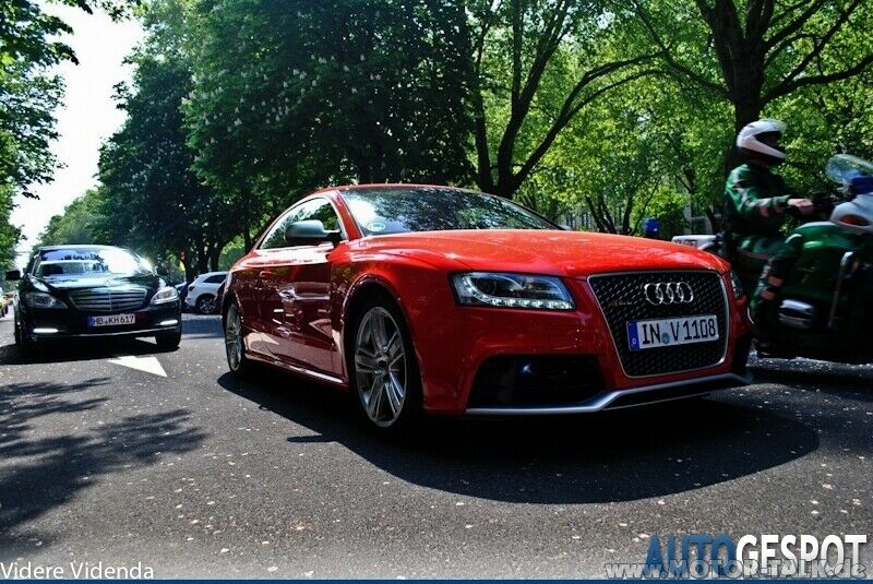 Welche Farbe beim RS5 Misanorot oder Sepangblau?