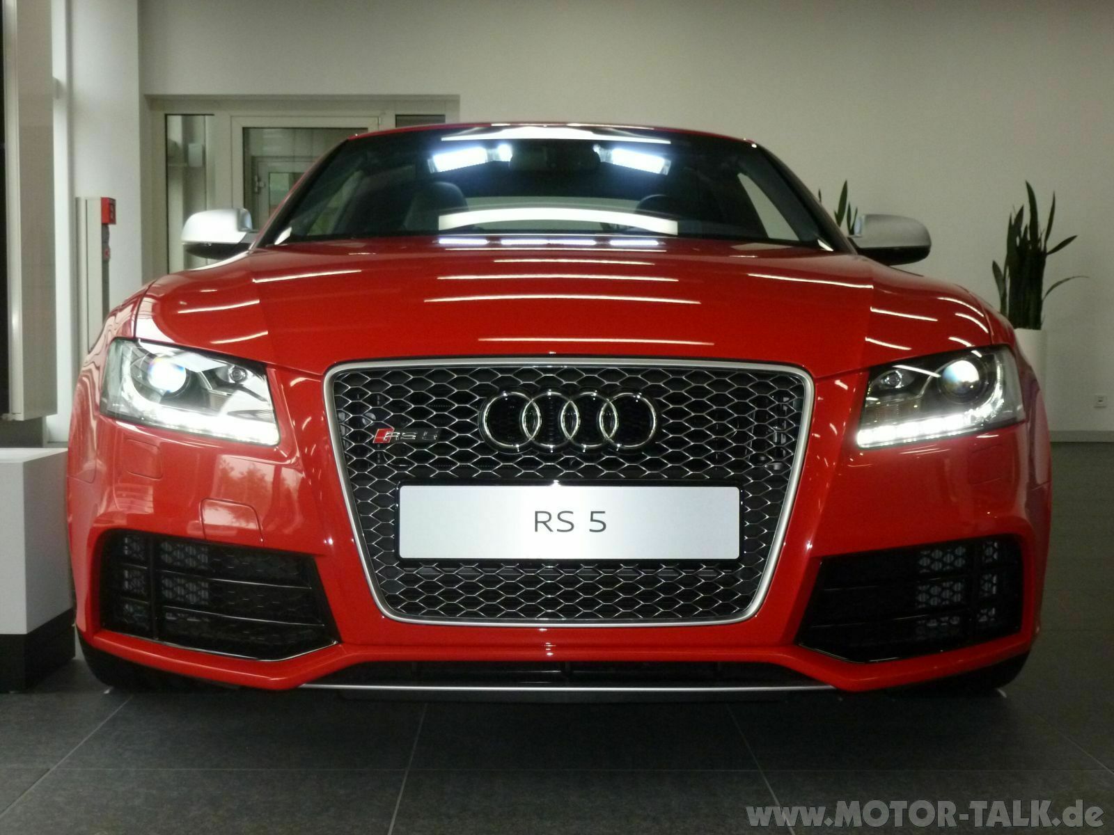 Welche Farbe beim RS5 Misanorot oder Sepangblau?