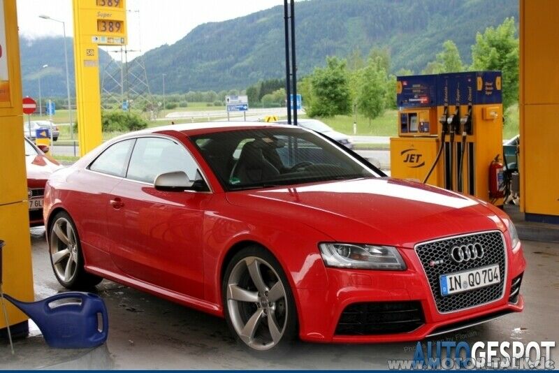 Welche Farbe beim RS5 Misanorot oder Sepangblau?