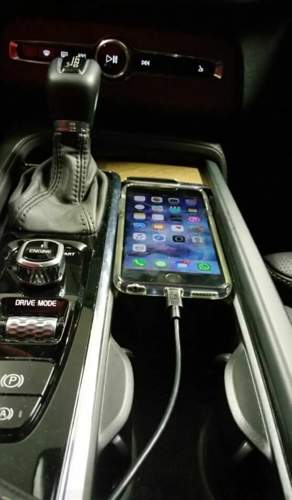 Xc90-iphone-6s-plus-auf-mittelkonsole