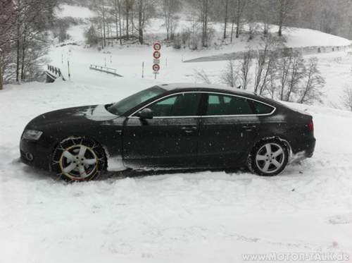 Audi-mit-schneeketten
