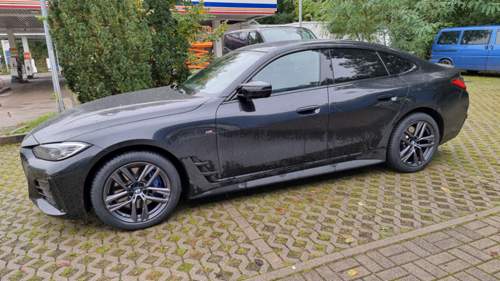 Gunmetal an Schwarz