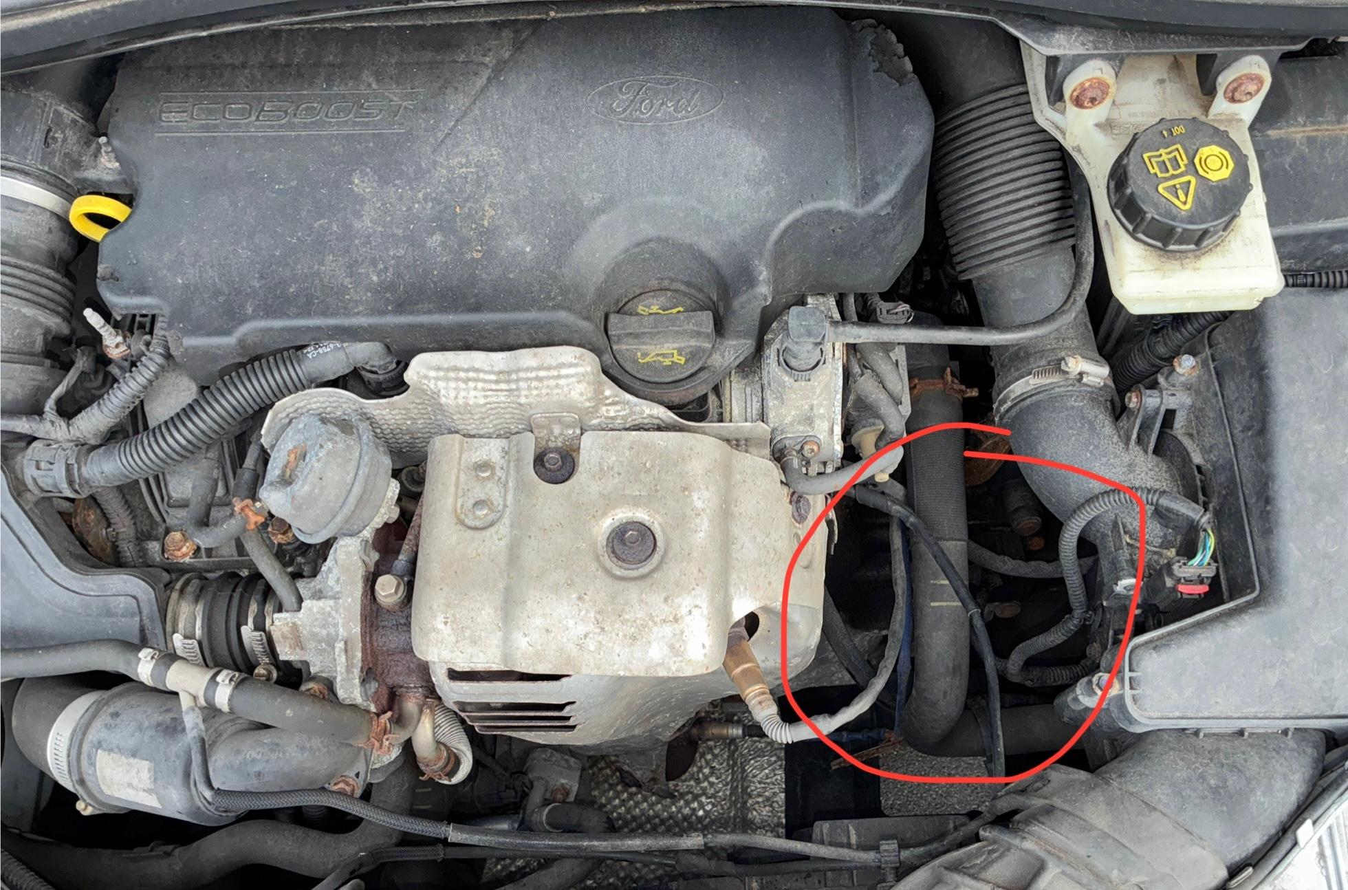 Welches Bauteil ist hier im Motorraum undicht?