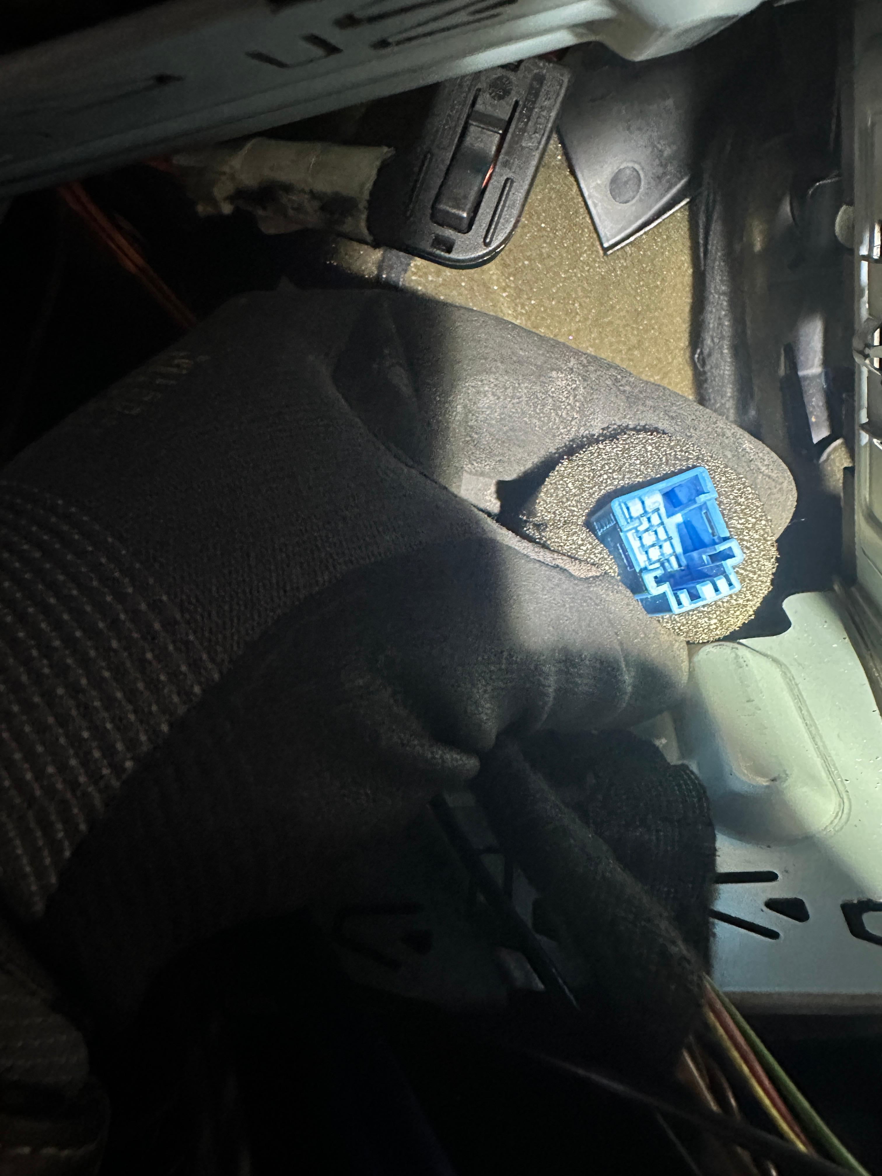Welches Originalradio gehört in das Sportcoupe mit Bose?