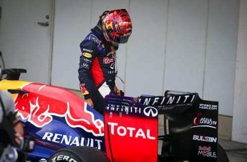 Mit dem Titel nichts zu tun: Beim Qualifying in Suzuka wurde Vettel nur Neunter. Die vorderen Plätze machen die Mercedes-Piloten Hamilton und Rosberg in dieser Saison unter sich aus