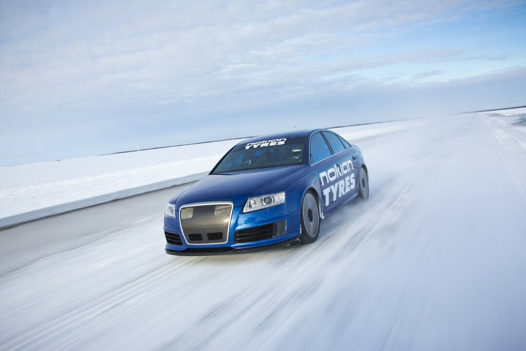 335,71 km/h schnell: Nokian-Testfahrer Janne Laitinen hat einen neuen Geschwindigkeitsrekord auf Eis aufgestellt