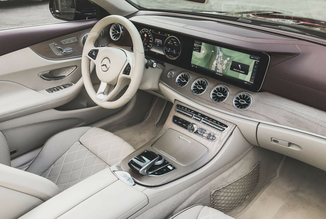 Mercedes E-Klasse Cabrio Innenraum: Das Widescreen-Display gibt es wie bei allen anderen E-Klassen optional