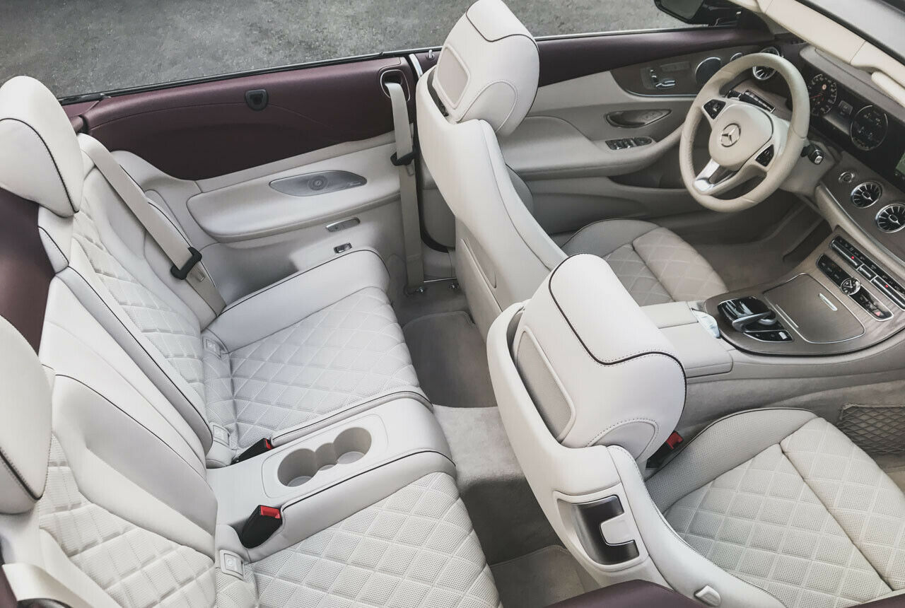 Laut Mercedes bietet das E-Klasse Cabrio hinten mehr Beinfreiheit als die Wettbewerber