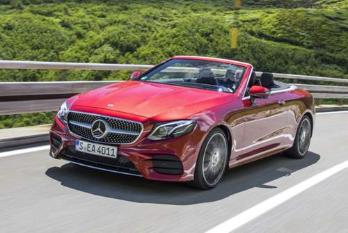 Dieser E 300 trägt das AMG-Paket mit großen, angetäuschten Lufteinlässen