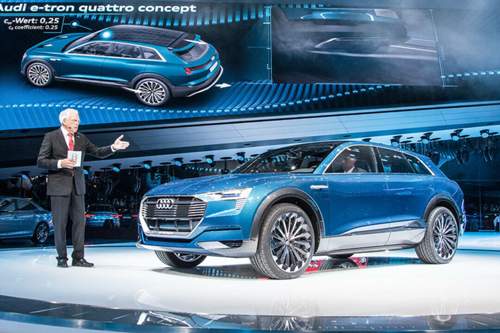 Ex-Entwicklungschef Ulrich Hackenberg musste im Zuge des Diesel-Skandals gehen - der von ihm 2015 angekündigte Audi E-Tron soll trotzdem kommen