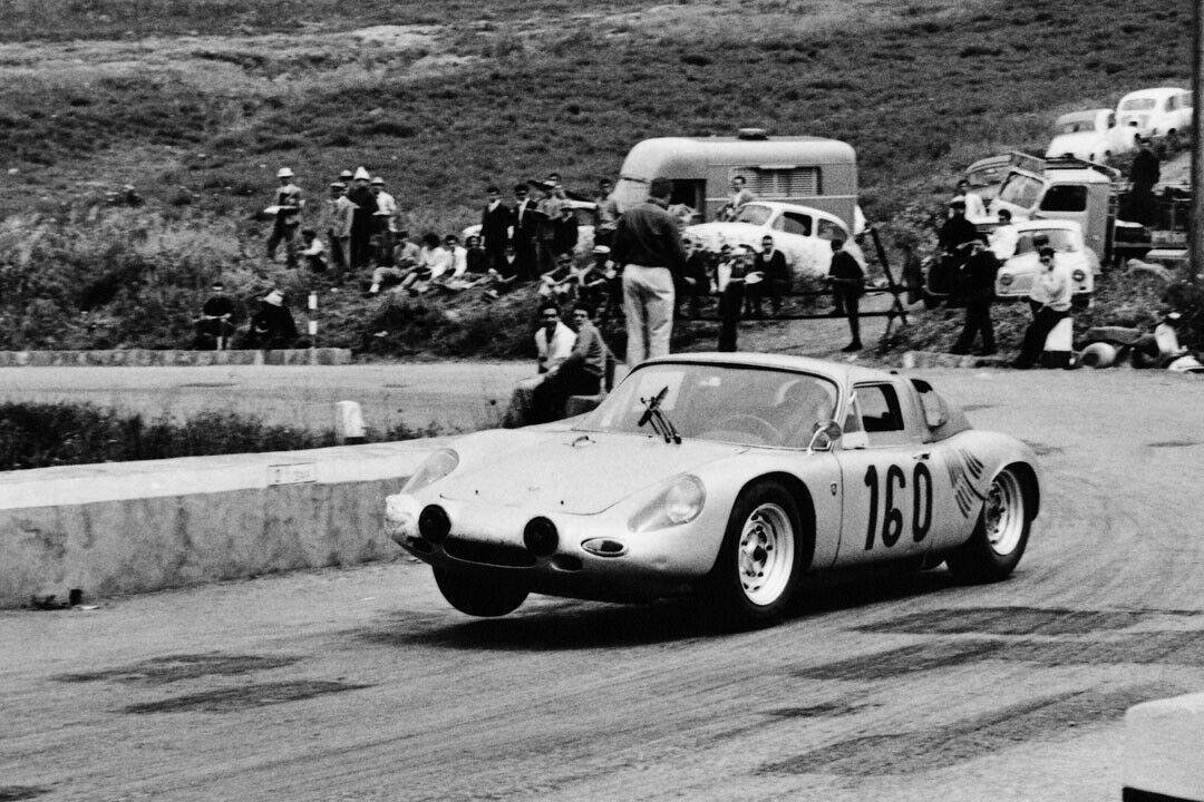 Auch als GTR Coupé gab es die Baureihe 718. Joakim Bonnier wurde 1963 Gesamtsieger der Targa Florio