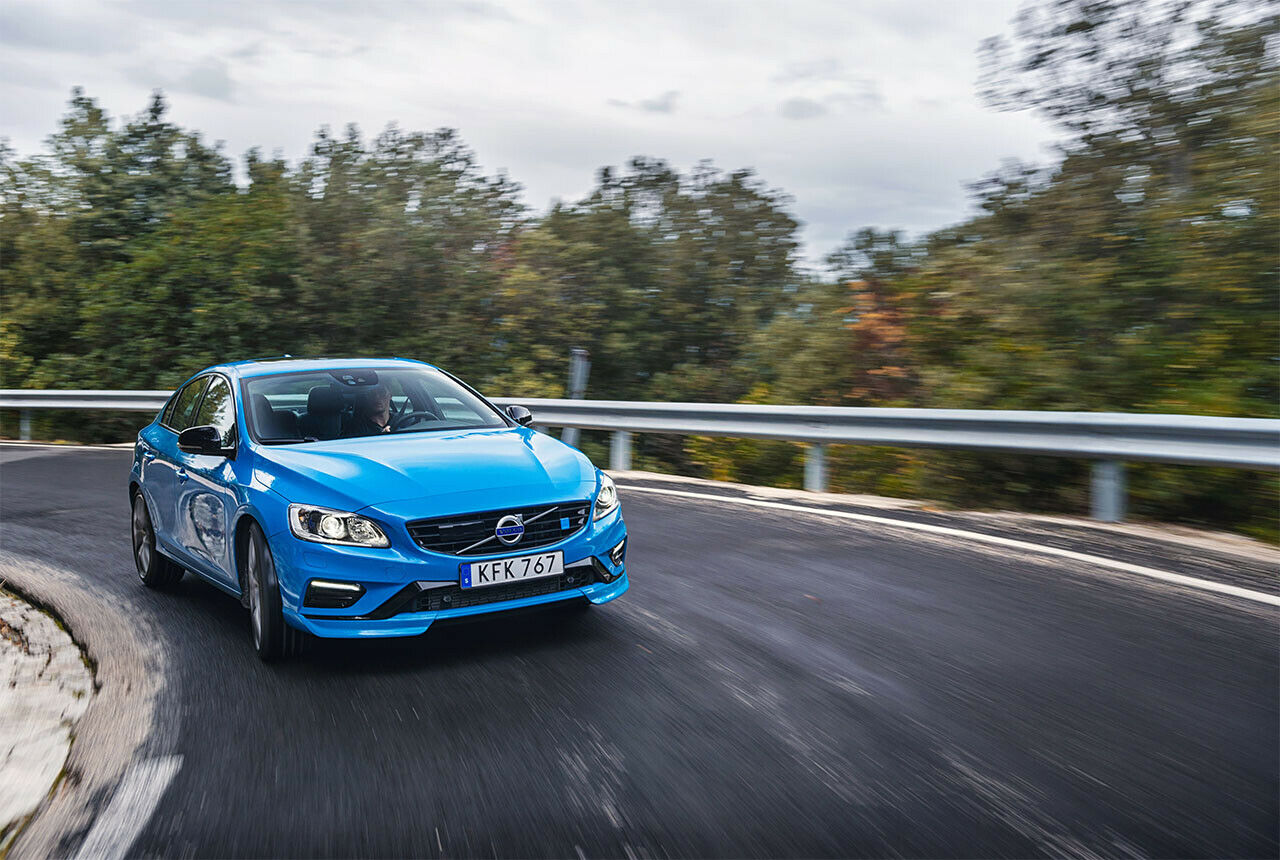 Das geringere Gewicht verspricht auch für den S60 eine bessere Kurvendynamik