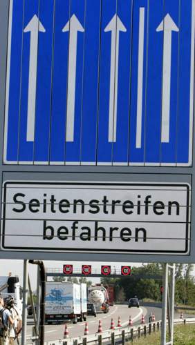 Auf einigen Autobahnen wird der Standstreifen zu Hauptverkehrszeiten als weitere Fahrspur freigegeben