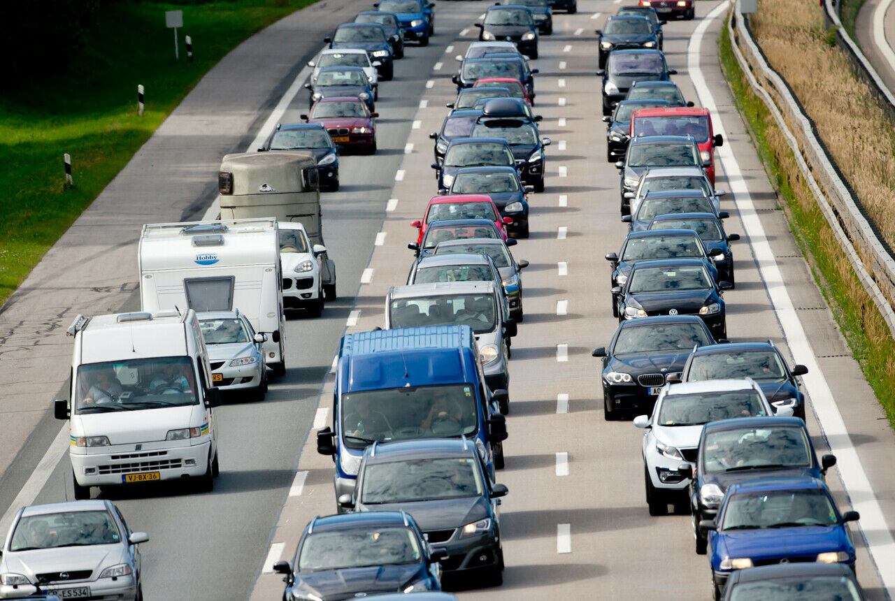 Im Stau müssen Verkehrsteilnehmer einige Regeln beachten