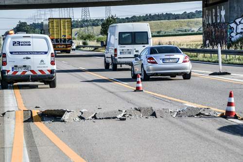 Auf der Autobahn 5 bei Heidelberg gab es einen etwa 30 Zentimeter hohen Blow-up