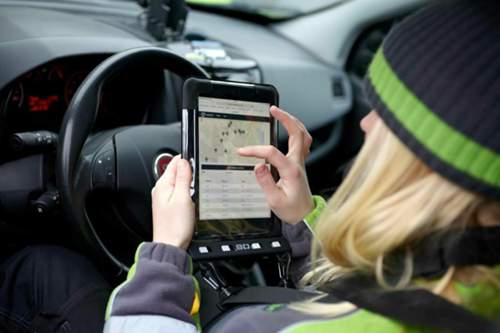 Gibt der Nutzer sein Ok, kann der Zusteller das Auto des Kunden orten