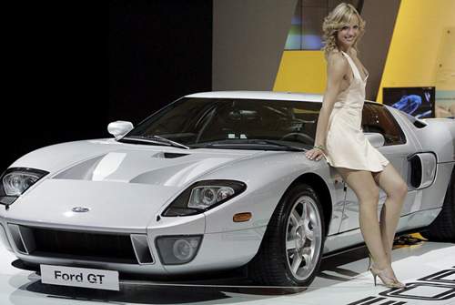 So ähnlich sah der Trümmerberg einmal aus: Ford verkaufte den GT im Stile des 60er-Jahre-Sportlers GT40 von 2004 bis 2006