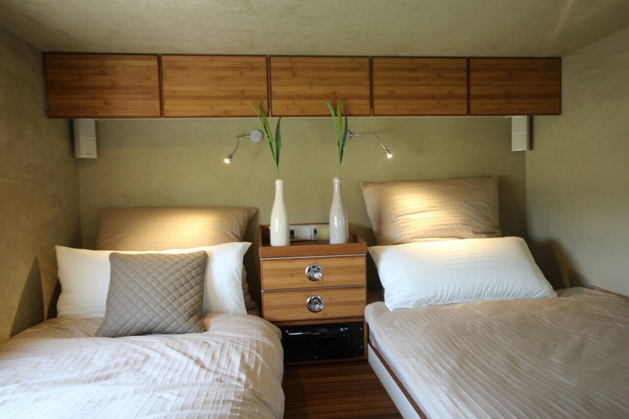 Sieht gemütlich aus. Das Schlafzimmer ist im hinteren Fahrzeugbereich des Unicat MD77h untergebracht