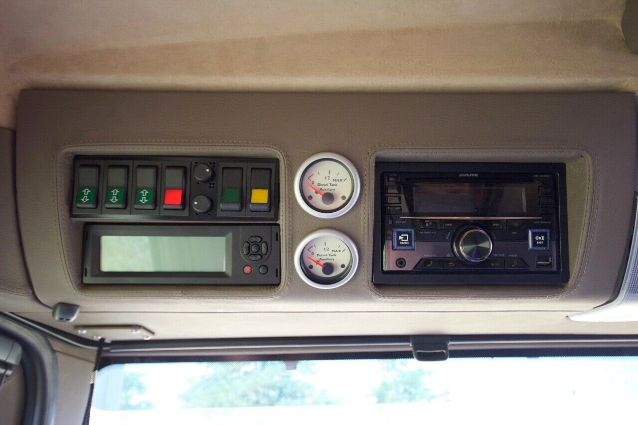 Also was jetzt? Der Unicat MD77h fasst bis zu 1.000 Liter Diesel und 175 Liter Benzin. Letzteres steht für Begleitfahrzeuge bereit