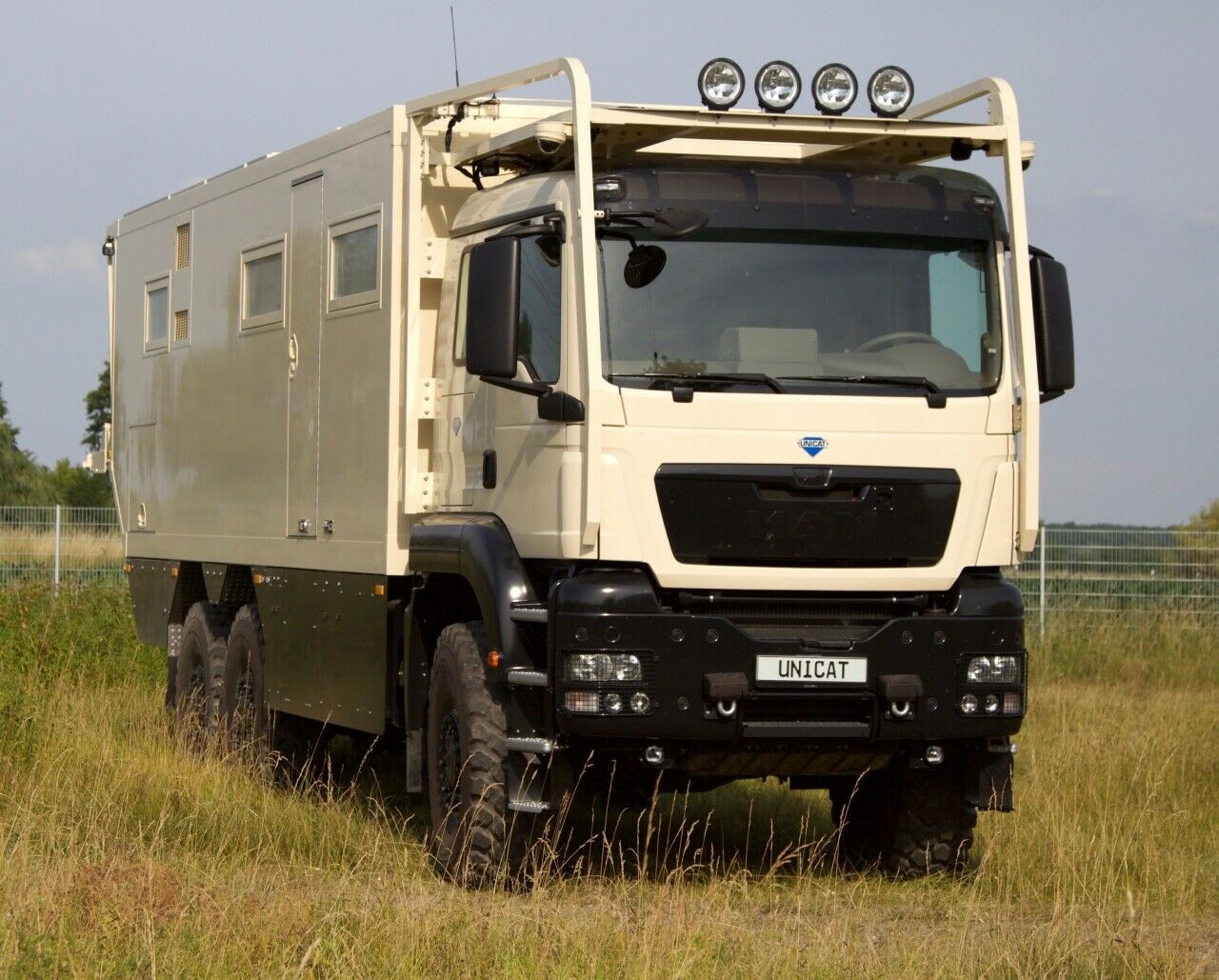 Campen, wo es sonst niemand kann: Der Unicat MD77h ist eine Einzelanfertigung auf Basis eines MAN TGS 33.540 6x6. Drei Achsen, 540 PS – und mehr Komfort, als man von außen vermutet
