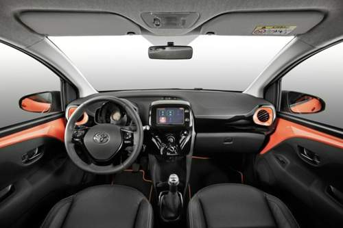 Innenraum des Toyota Aygo: Auf dem 7 Zoll großen Touchscreen soll mobiles Internet abrufbar sein