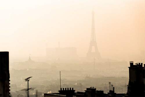 Smog über Paris. Die Autofahrer müssen mit erheblichen Einschränkungen rechnen