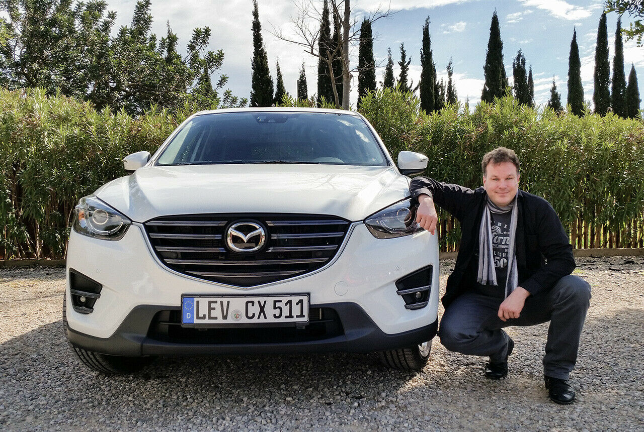 Mazda CX-5: MOTOR-TALK-Redakteur neben einem neuen Gesicht