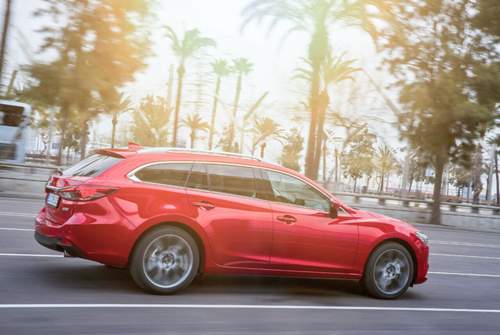 Auf unserer ersten Fahrt trankt der 165-PS-Benziner im Mazda 6 durchschnittlich 6,4 Liter Sprit pro 100 Kilometer