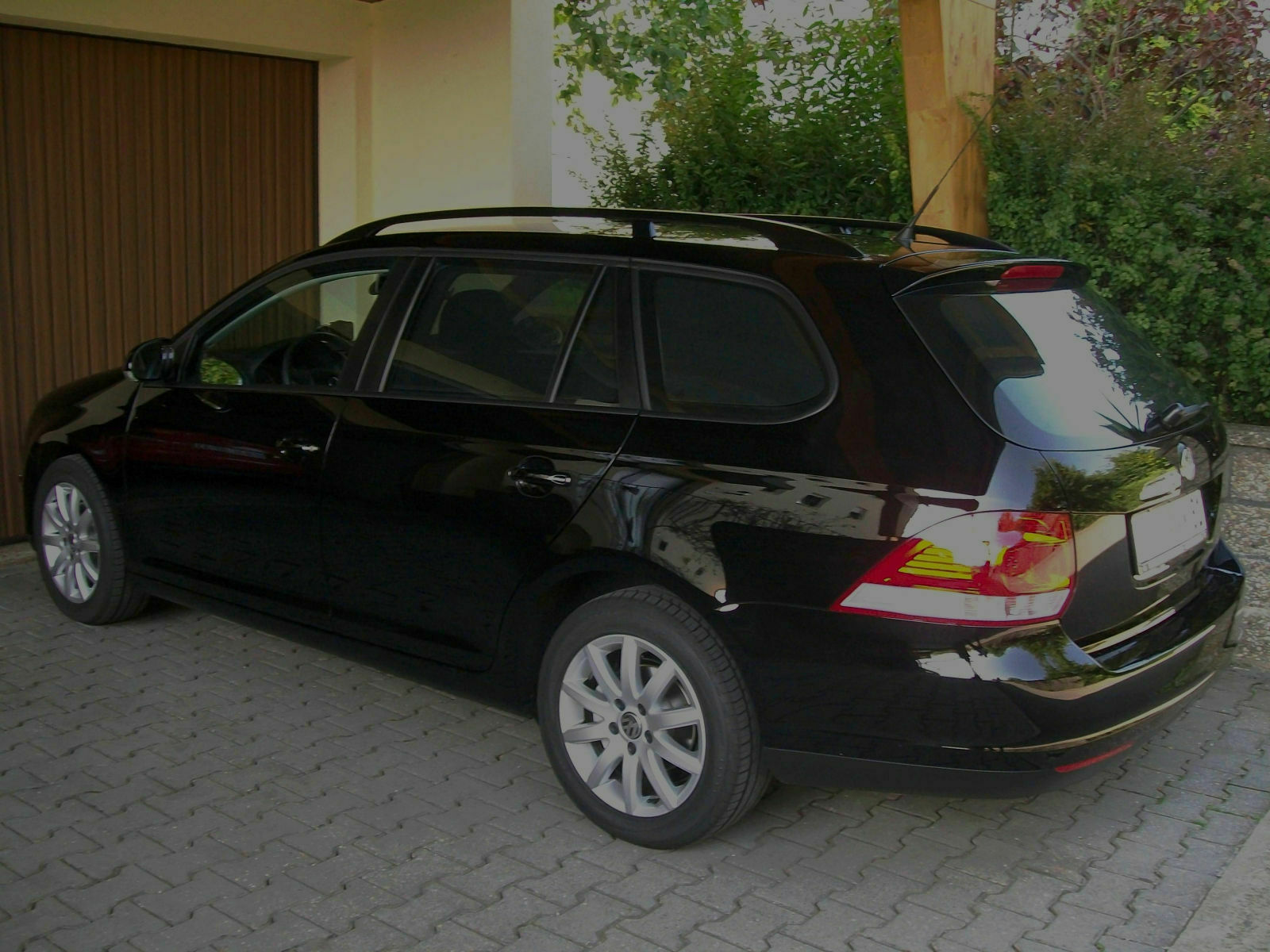 Wer hat schon neuen Golf V Variant?